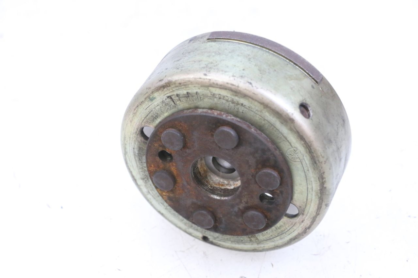 photo de VOLANTE MAGNETICO YAMAHA YP MAJESTY 125 (2002 - 2006) - Detalles de los puntos de fijación