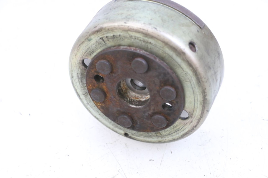 photo de VOLANTE MAGNETICO YAMAHA YP MAJESTY 125 (2002 - 2006) - Estado de la superficie y material
