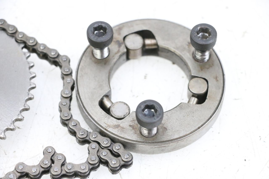 photo de ARRANQUE RUEDA LIBRE MAG POWER BOMBERS 4T 50 (2016 - 2026) - Primer plano técnico