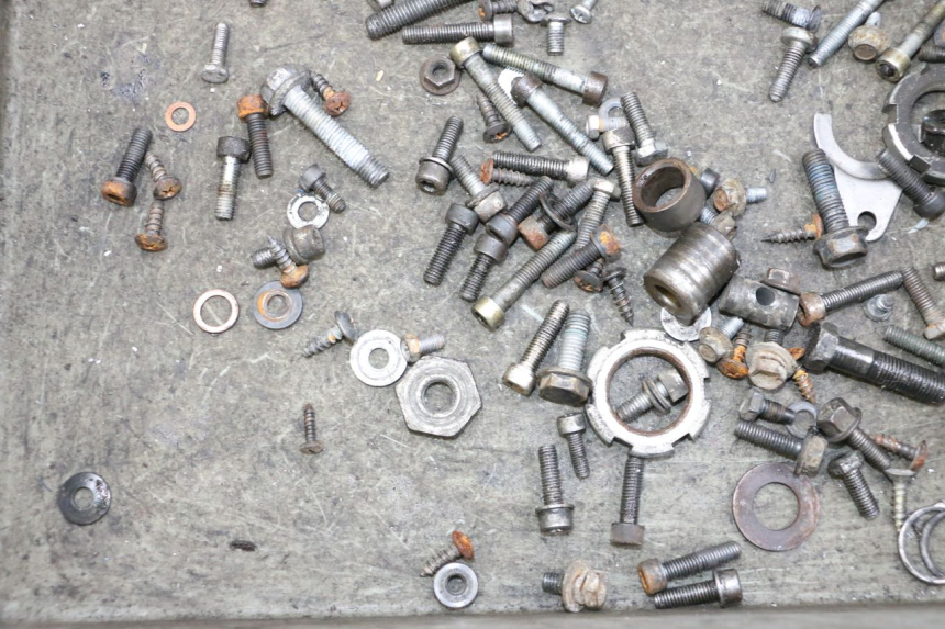 photo de BOLSA DE TORNILLERÍA TORNILLO MBK BOOSTER SPIRIT NAKED 50 (2004 - 2017) - Otra perspectiva