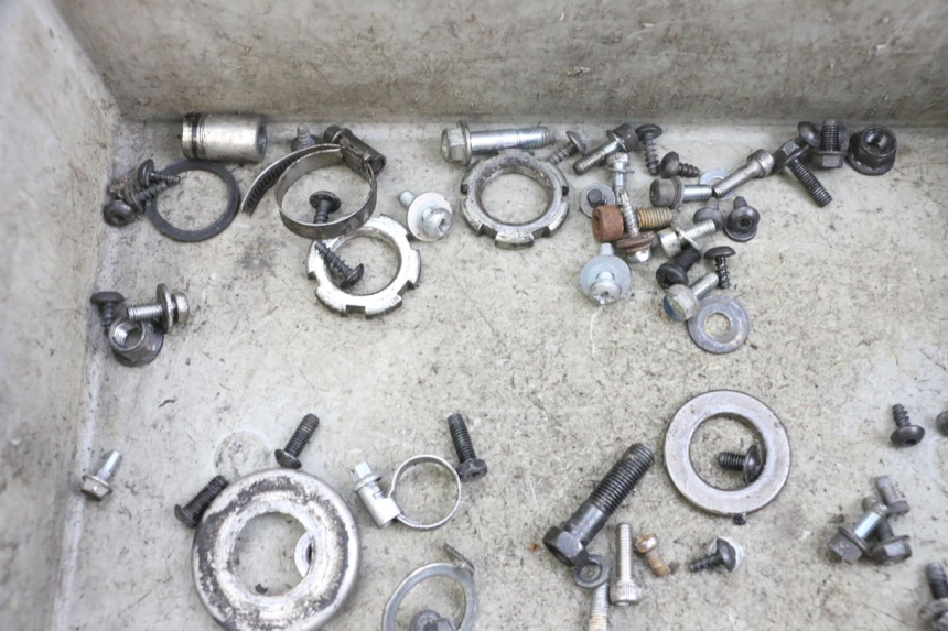 photo de BOLSA DE TORNILLERÍA TORNILLO YAMAHA BW'S EASY 50 (2013 - 2016) - Otra perspectiva