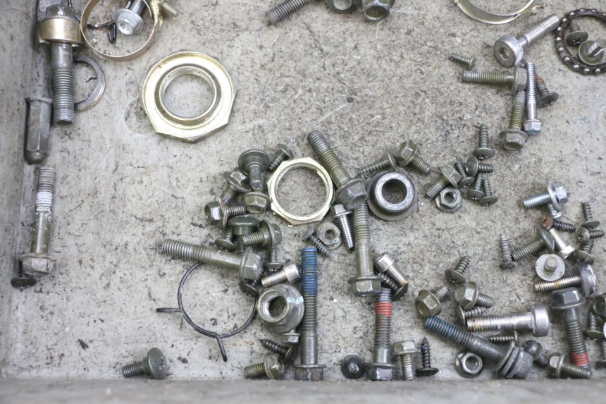 photo de BOLSA DE TORNILLERÍA TORNILLO SYM CROX 4T 50 (2016 - 2023) - Zoom estado de uso