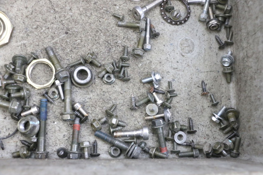 photo de BOLSA DE TORNILLERÍA TORNILLO SYM CROX 4T 50 (2016 - 2023) - Otra perspectiva