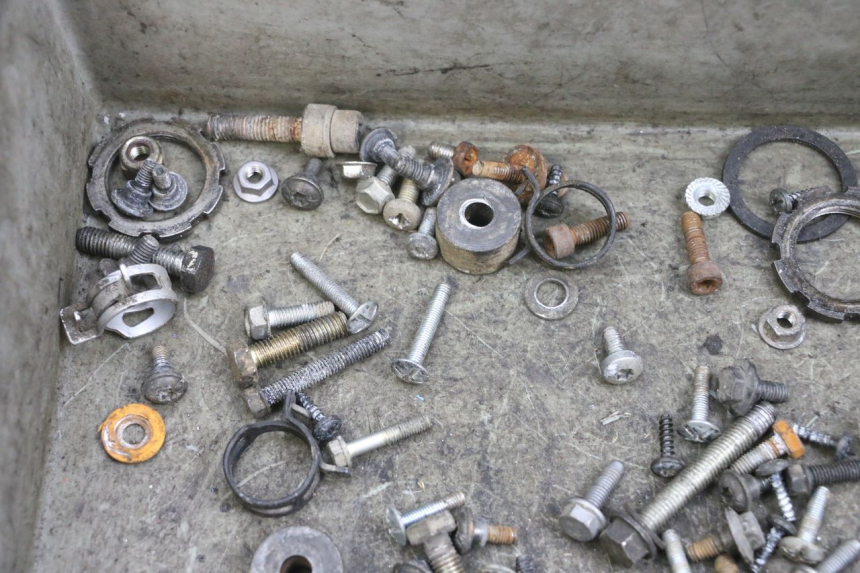 photo de TORNILLOS PEUGEOT ELYSEO 125 (1999 - 2004) - Otra perspectiva