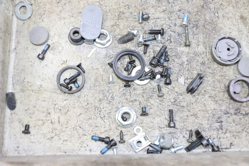 photo de BOLSA DE TORNILLERÍA SEGWAY NINEBOT F65I 1