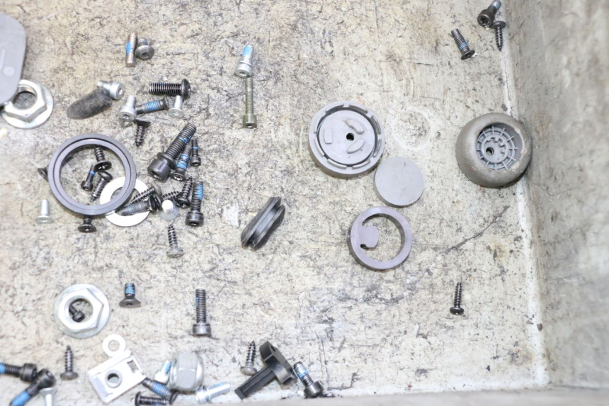 photo de BOLSA DE TORNILLERÍA SEGWAY NINEBOT F65I 1