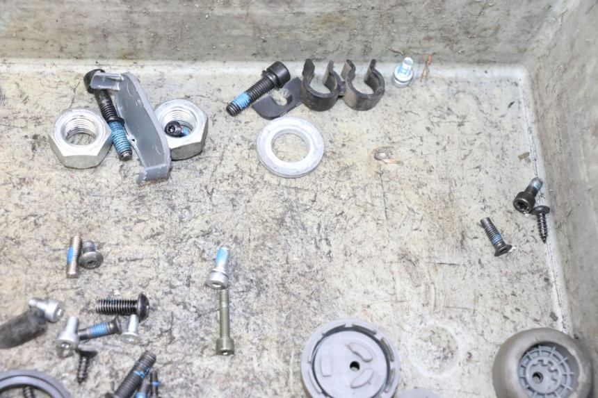 photo de BOLSA DE TORNILLERÍA SEGWAY NINEBOT F65I 1