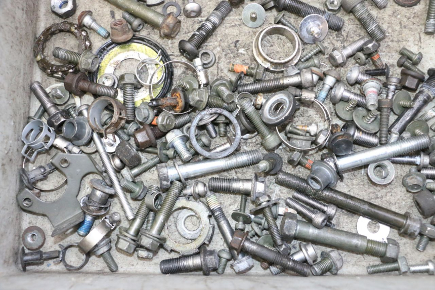 photo de TORNILLOS YAMAHA FZ6 FAZER S2 600 (2007 - 2011)