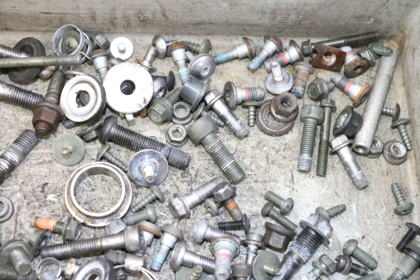 photo de TORNILLOS YAMAHA FZ6 FAZER S2 600 (2007 - 2011)