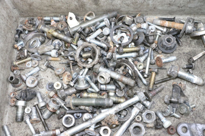 photo de TORNILLOS KAWASAKI GPX R WARBIRD 600 (1988 - 1993) - Zoom estado de uso