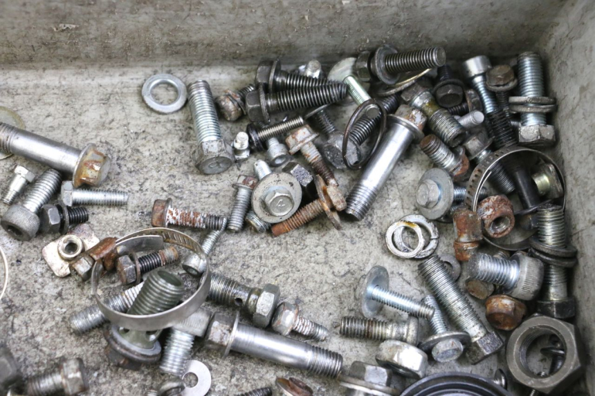 photo de TORNILLOS KAWASAKI GPZ RX 1000 (1986 - 1988) - Vista general del producto