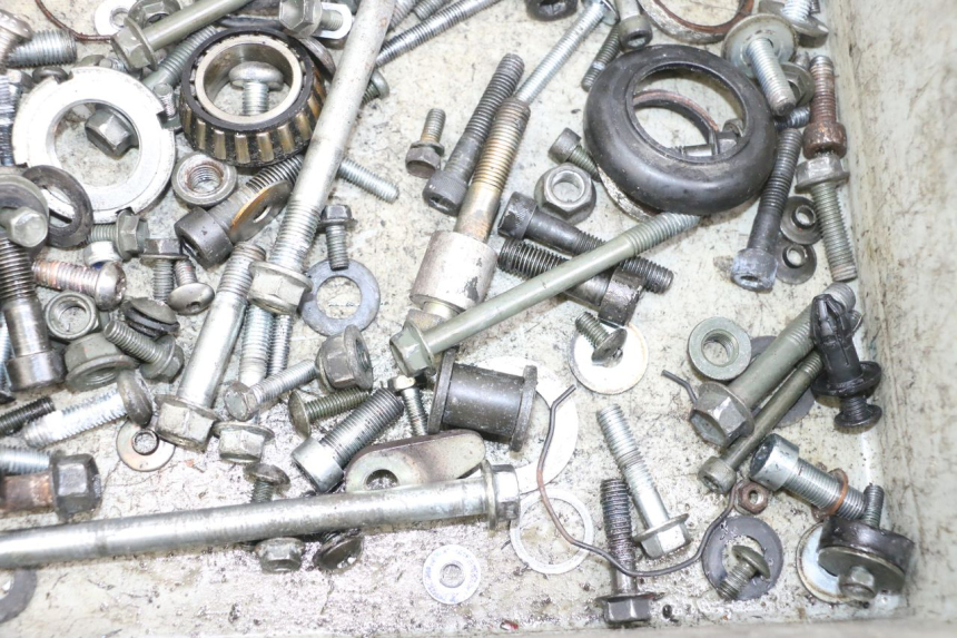 photo de TORNILLOS SUZUKI GSF N BANDIT 600 (1996 - 1999) - Primer plano técnico