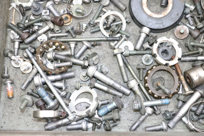 photo de TORNILLOS SUZUKI GSXR GSX-R 1000 (2003 - 2004) - Otra perspectiva