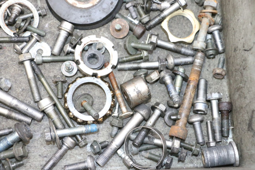 photo de TORNILLOS SUZUKI GSXR GSX-R 1000 (2003 - 2004) - Primer plano técnico