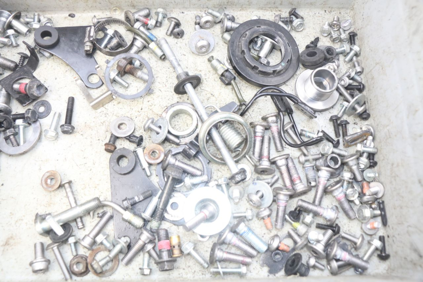 photo de BOLSA DE TORNILLERÍA TORNILLO KAWASAKI Z 650 (2016 - 2019)