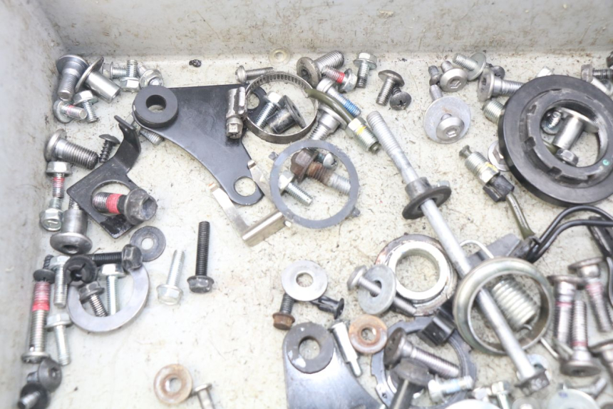 photo de BOLSA DE TORNILLERÍA TORNILLO KAWASAKI Z 650 (2016 - 2019)