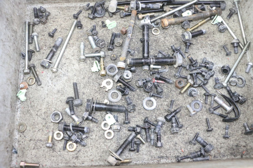 photo de BOLSA DE TORNILLERÍA TORNILLO PEUGEOT KISBEE 4T 50 (2018 - 2022)