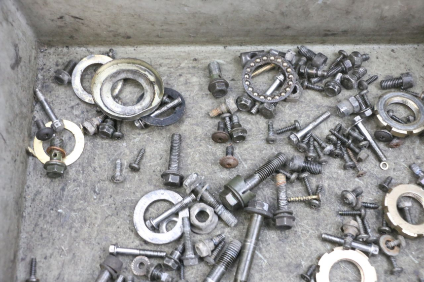 photo de BOLSA DE TORNILLERÍA TORNILLO PEUGEOT KISBEE 4T 50 (2010 - 2017) - Otra perspectiva