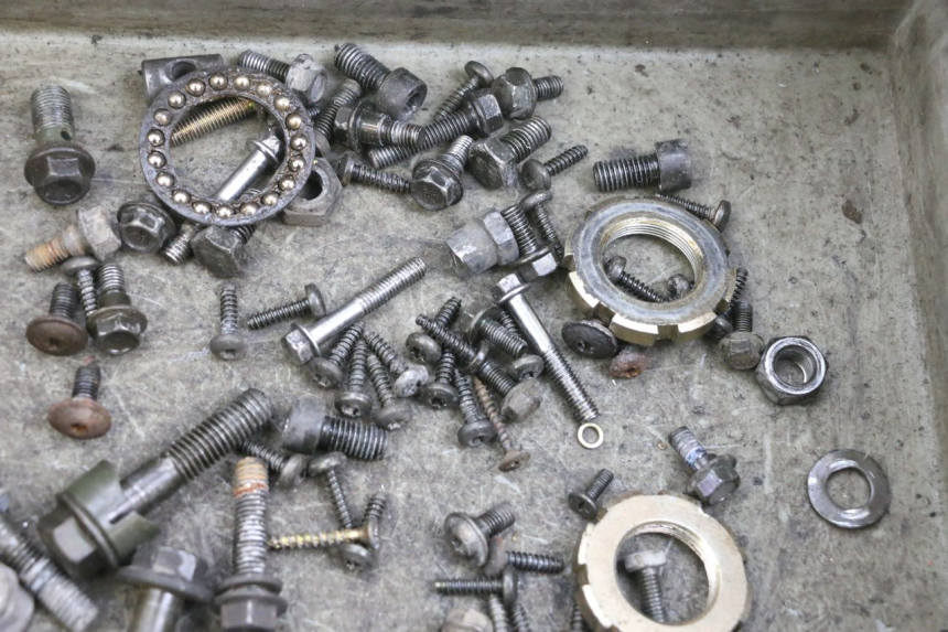 photo de BOLSA DE TORNILLERÍA TORNILLO PEUGEOT KISBEE 4T 50 (2010 - 2017) - Primer plano técnico