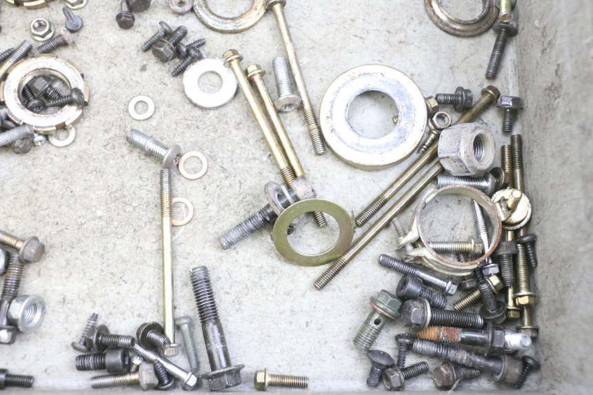 photo de BOLSA DE TORNILLERÍA TORNILLO PEUGEOT KISBEE 4T 50 (2010 - 2017) - Otra perspectiva