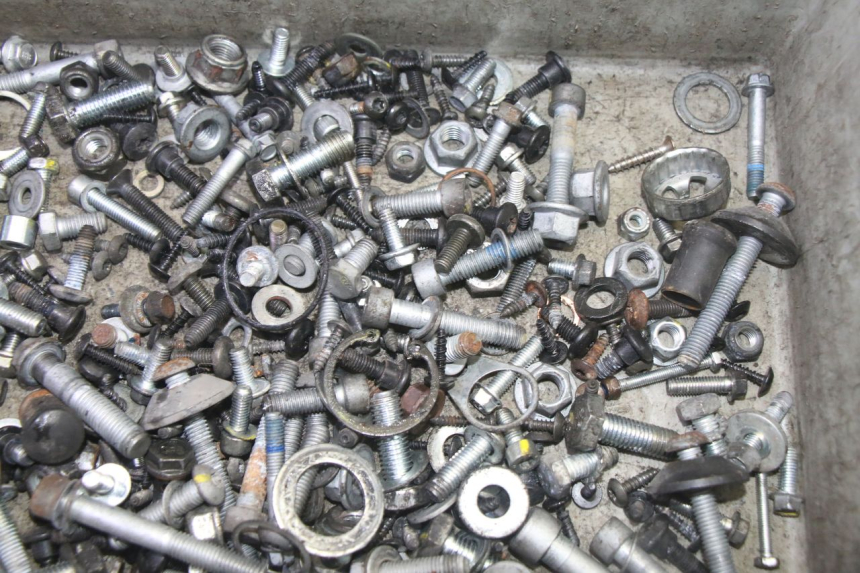 photo de TORNILLOS PIAGGIO MP3 HPE 350 (2018 - 2020) - Zoom estado de uso