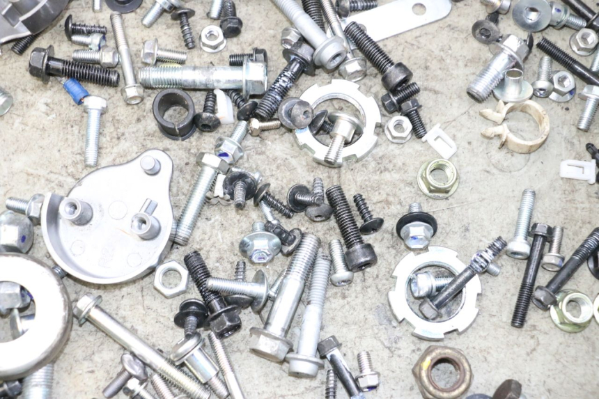 photo de TORNILLOS YAMAHA NEO'S CORE 1 (2022 - 2026) - Detalle de la pieza