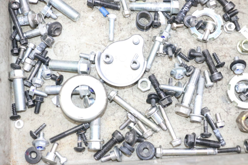 photo de TORNILLOS YAMAHA NEO'S CORE 1 (2022 - 2026) - Otra perspectiva