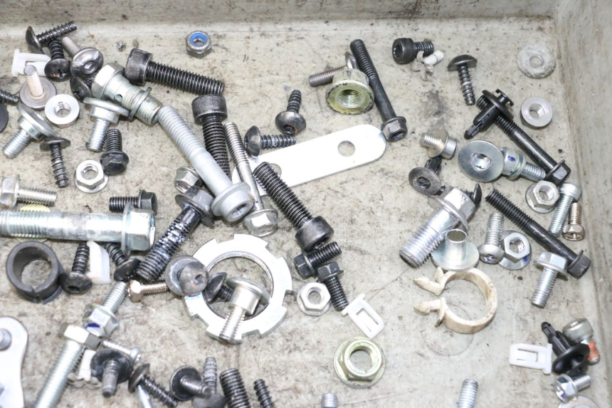 photo de TORNILLOS YAMAHA NEO'S CORE 1 (2022 - 2026) - Vista general del producto