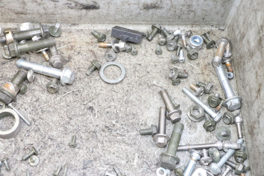 photo de TORNILLOS EFUN PUSA 1 - Detalle de la pieza