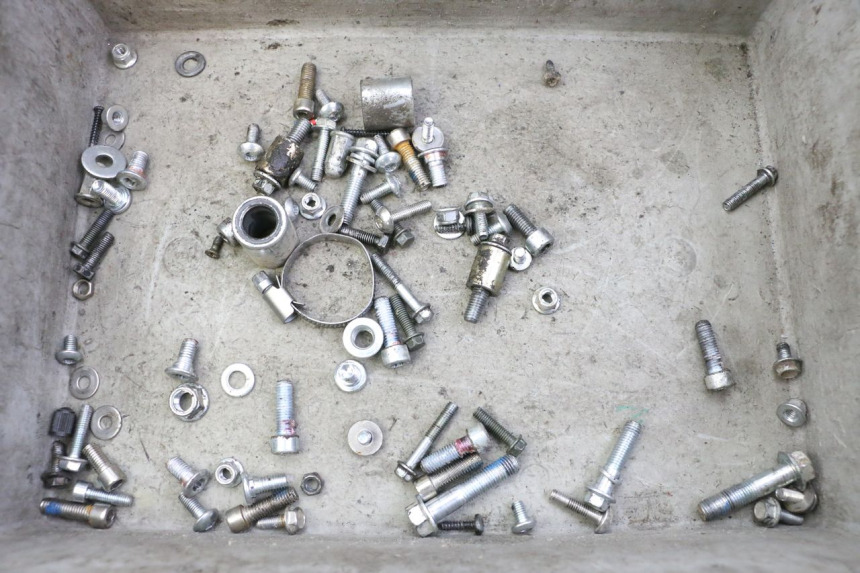 photo de BOLSA DE TORNILLERÍA TORNILLO APOLLO RFZ 125