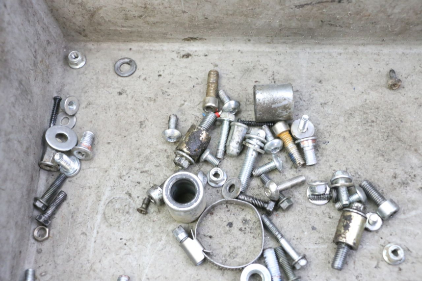photo de BOLSA DE TORNILLERÍA TORNILLO APOLLO RFZ 125