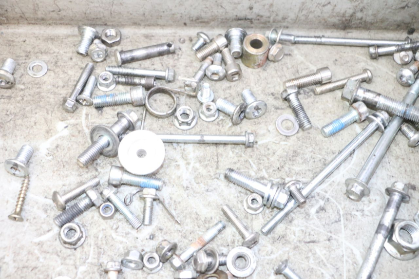 photo de BOLSA DE TORNILLERÍA TORNILLO APOLLO RFZ 125