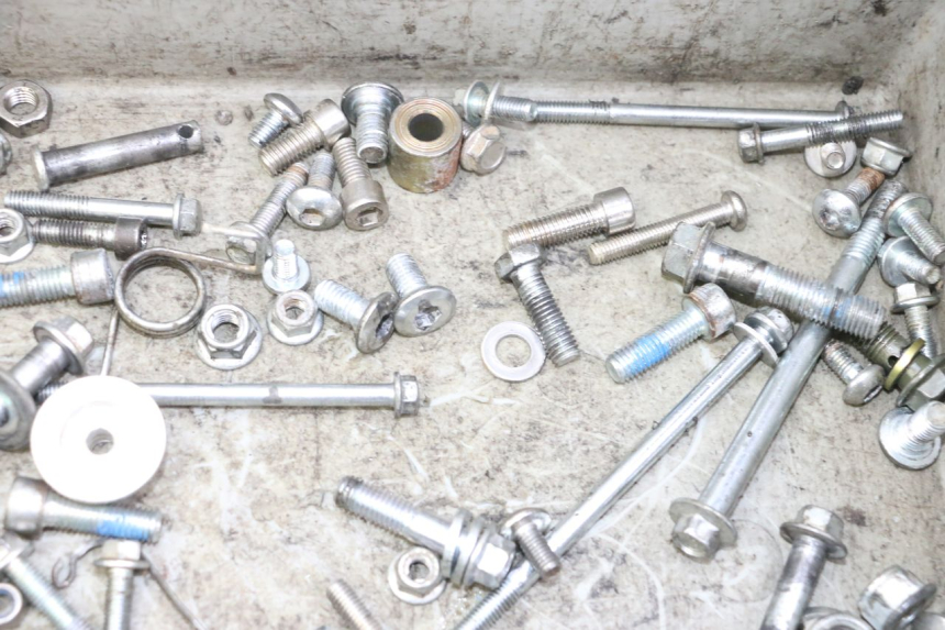 photo de BOLSA DE TORNILLERÍA TORNILLO APOLLO RFZ 125