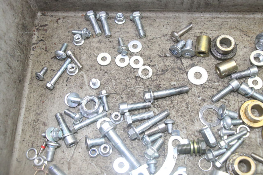 photo de BOLSA DE TORNILLERÍA TORNILLO APOLLO RFZ 125