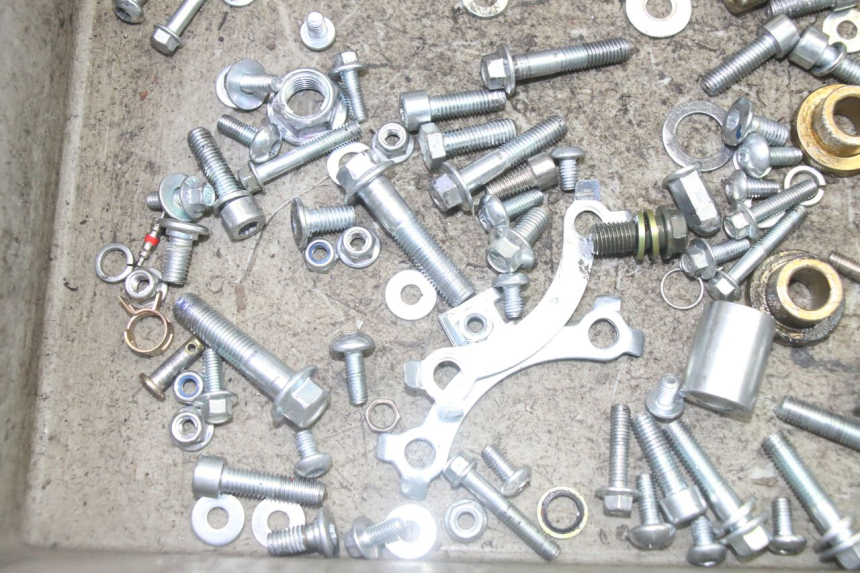 photo de BOLSA DE TORNILLERÍA TORNILLO APOLLO RFZ 125