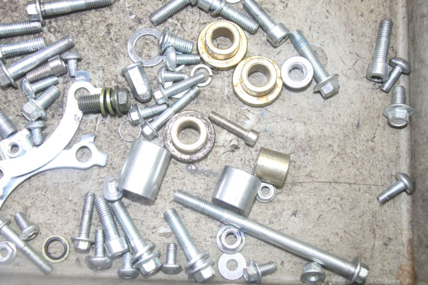 photo de BOLSA DE TORNILLERÍA TORNILLO APOLLO RFZ 125