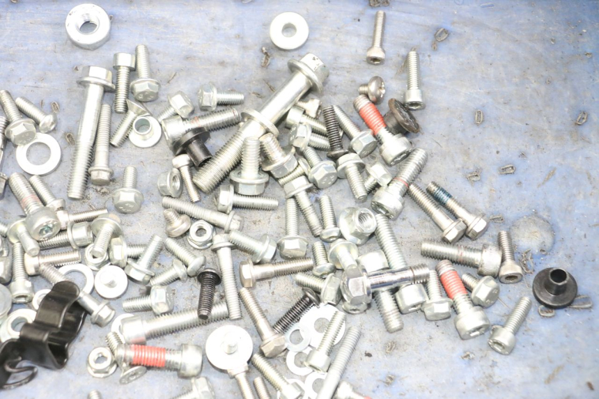 photo de TORNILLOS ROYAL ENFIELD SCRAM 411 (2022 - 2024)