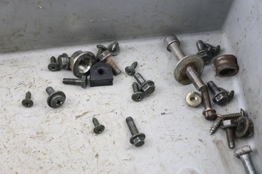 photo de BOLSA DE TORNILLERÍA TORNILLO KEEWAY RY6 2T 50 (2011 - 2019)