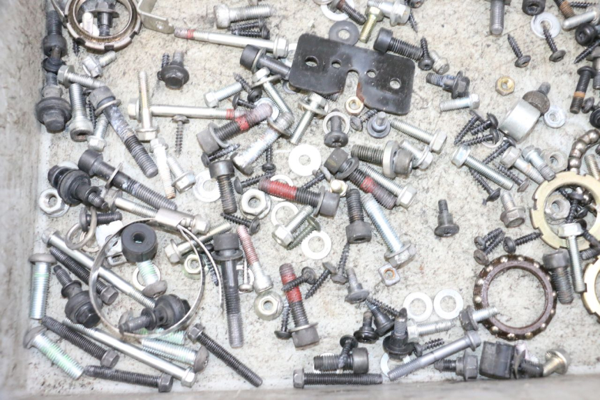 photo de TORNILLOS PEUGEOT SATELIS 125 (2013 - 2018) - Otra perspectiva