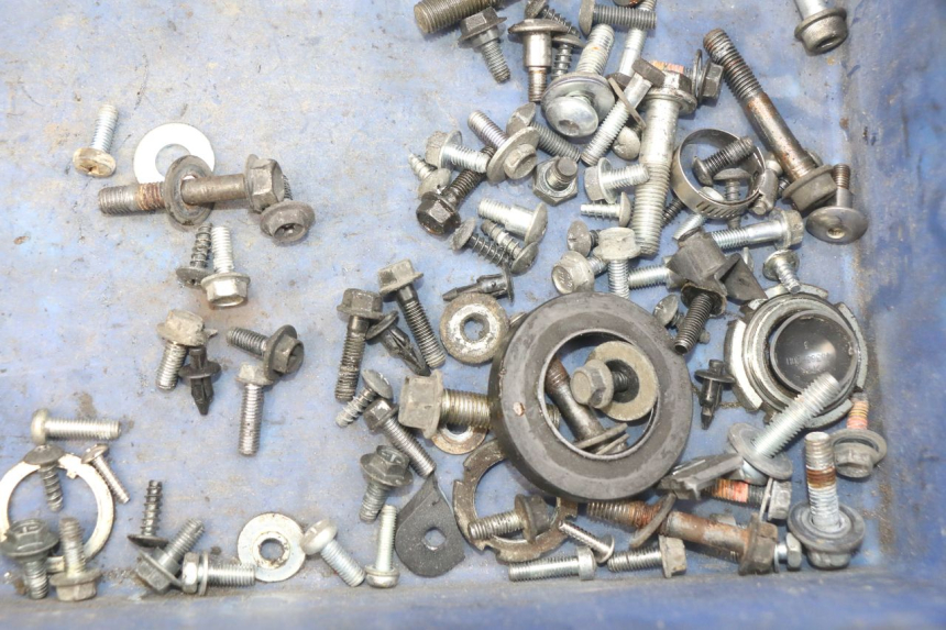 photo de BOLSA DE TORNILLERÍA TORNILLO SUZUKI SIXTEEN 125 (2008 - 2010)