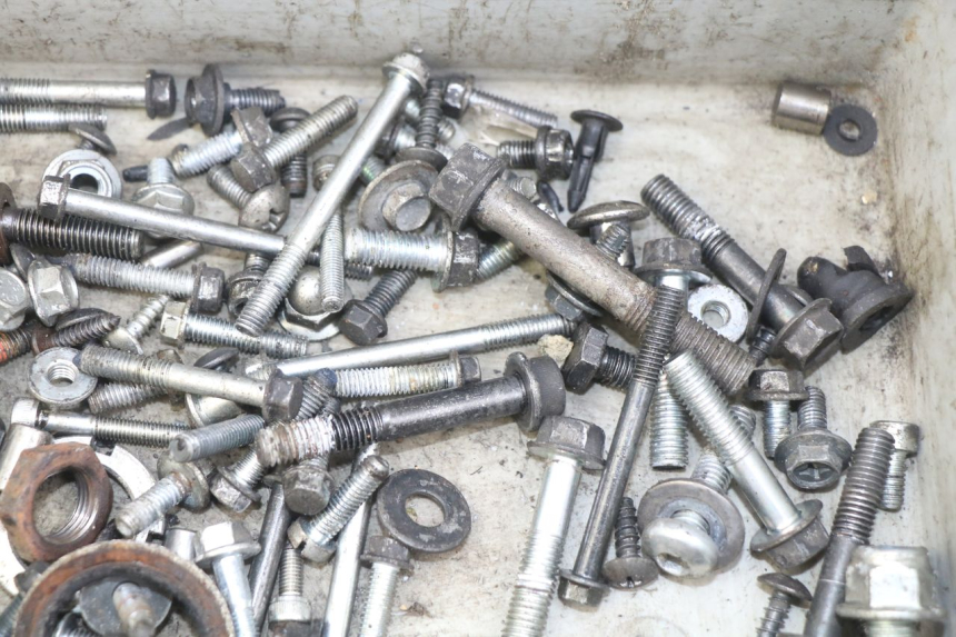 photo de BOLSA DE TORNILLERÍA TORNILLO SUZUKI SIXTEEN 125 (2008 - 2010)