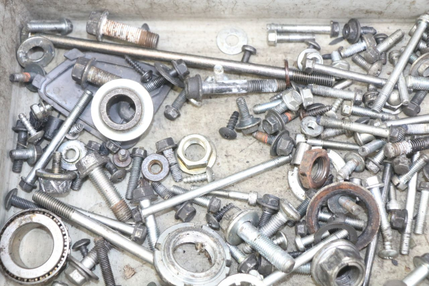 photo de BOLSA DE TORNILLERÍA TORNILLO SUZUKI SIXTEEN 125 (2008 - 2010)