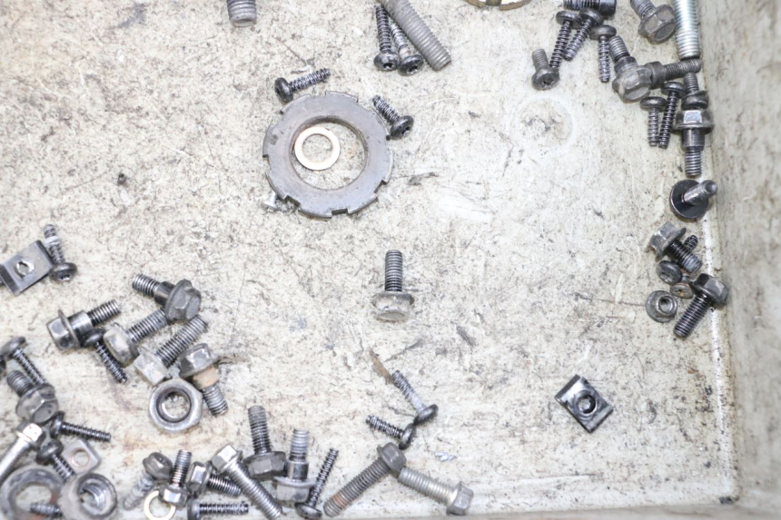 photo de TORNILLOS PEUGEOT SPEEDFIGHT 4 4T EFI 50 (2021 - 2025) - Primer plano técnico