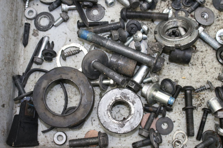 photo de BOLSA DE TORNILLERÍA TORNILLO SUZUKI AN BURGMAN 400 (2006 - 2010)