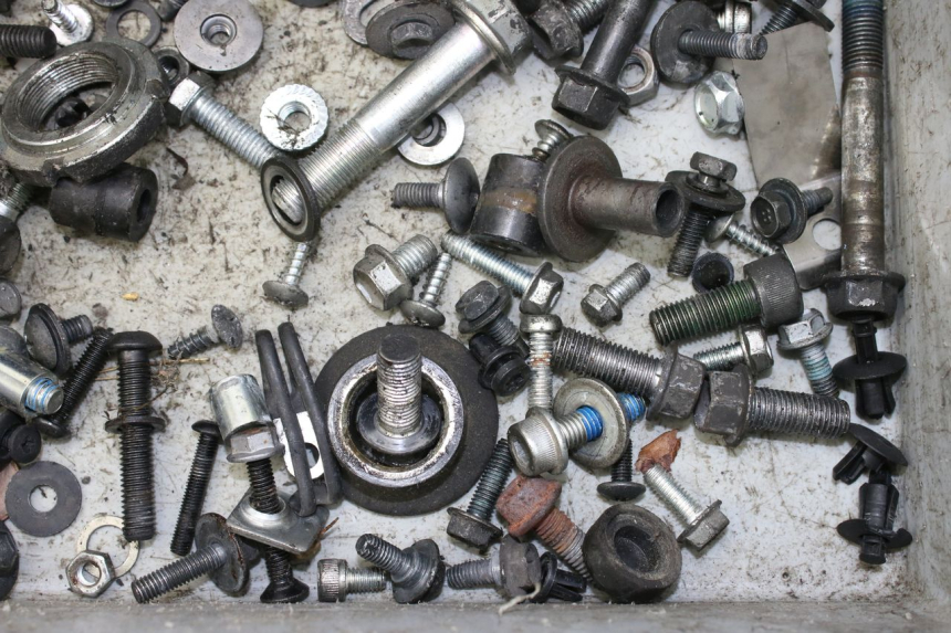 photo de BOLSA DE TORNILLERÍA TORNILLO SUZUKI AN BURGMAN 400 (2006 - 2010)
