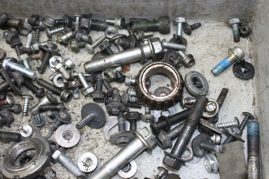 photo de BOLSA DE TORNILLERÍA TORNILLO SUZUKI AN BURGMAN 400 (2006 - 2010)
