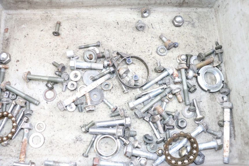 photo de TORNILLOS SUZUKI GZ MARAUDER 125 (1998 - 2004)