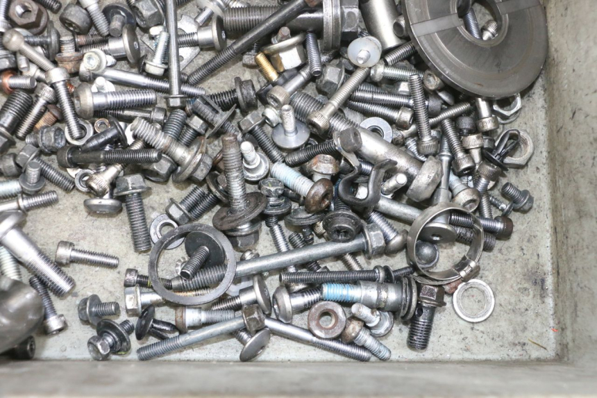 photo de TORNILLOS YAMAHA TDM ABS 900 (2002 - 2014) - Primer plano técnico