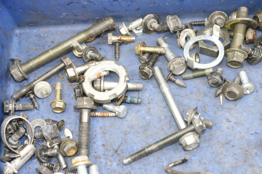 photo de BOLSA DE TORNILLERÍA TORNILLO YAMAHA XMAX X-MAX 125 (2006 - 2009) - Otra perspectiva