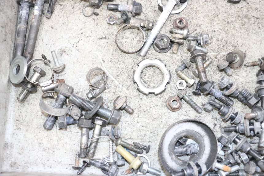 photo de BOLSA DE TORNILLERÍA TORNILLO YAMAHA XMAX X-MAX 125 (2006 - 2009) - Primer plano técnico